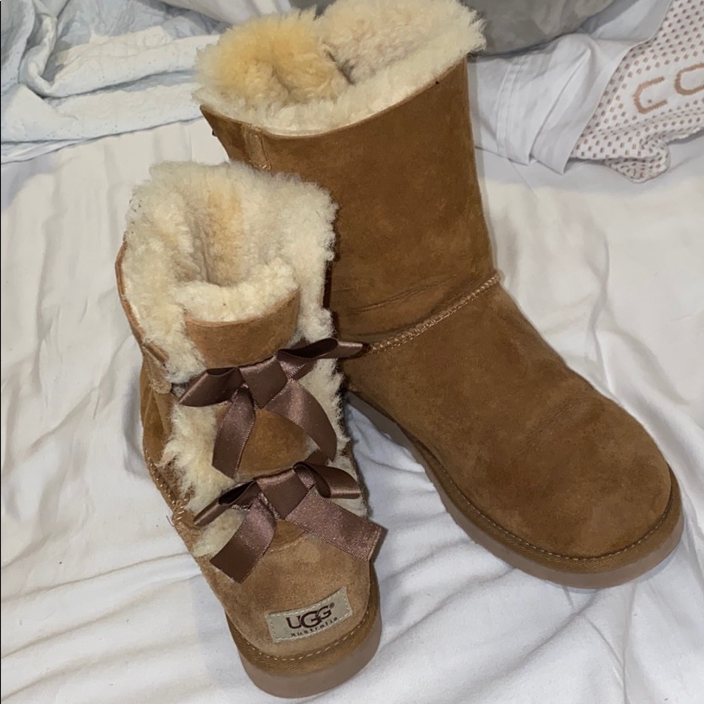 Chestnut ribbon Ugg boots